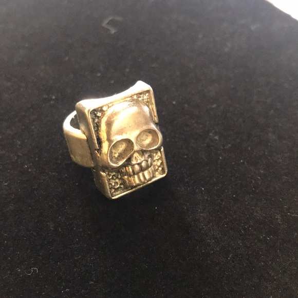 Skull Ring - Picture 2 of 3